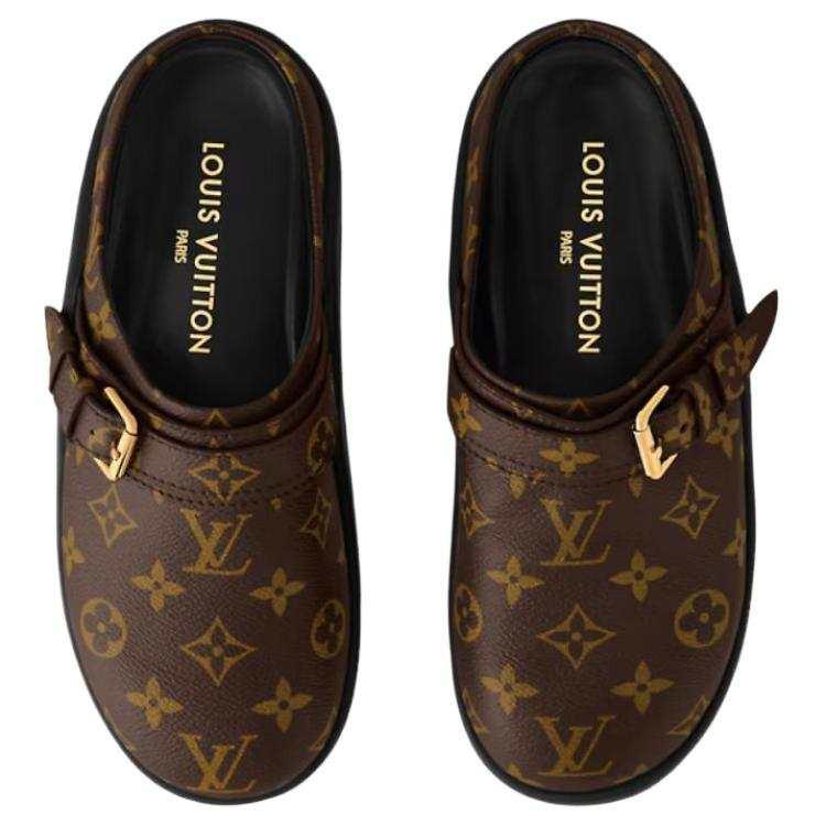 حذاء Louis Vuitton Mule بنقشة Monogram باللون البني.