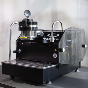 ماكينة Espresso احترافية La Marzocco GS3 MP للمنزل.
