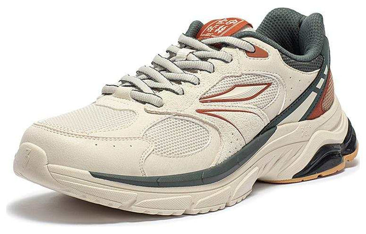 حذاء رياضي 361 بألوان بيج ورمادي وبني بتصميم مريح وأنيق مع تهوية وقاعدة مطاطية متينة