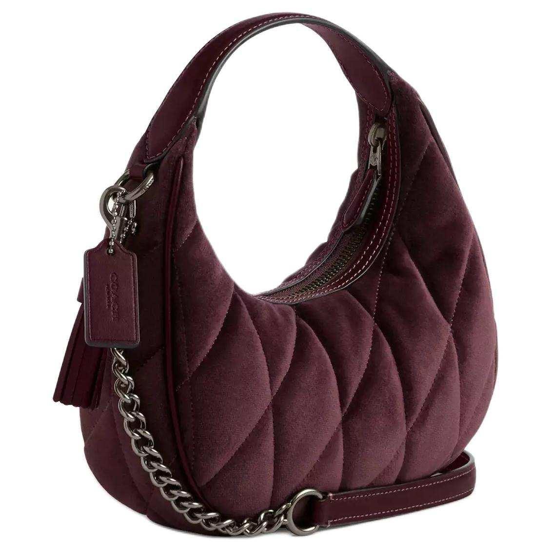 حقيبة Coach مبطنة باللون العنابي - Velvet Shoulder Bag.