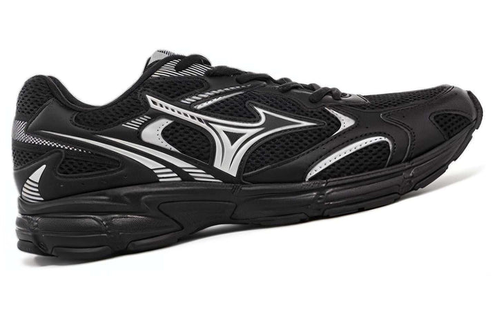 حذاء رياضي Mizuno Speed 2K باللون الأسود بشبكة تهوية ونعل مبطن للامتصاص والراحة اليومية