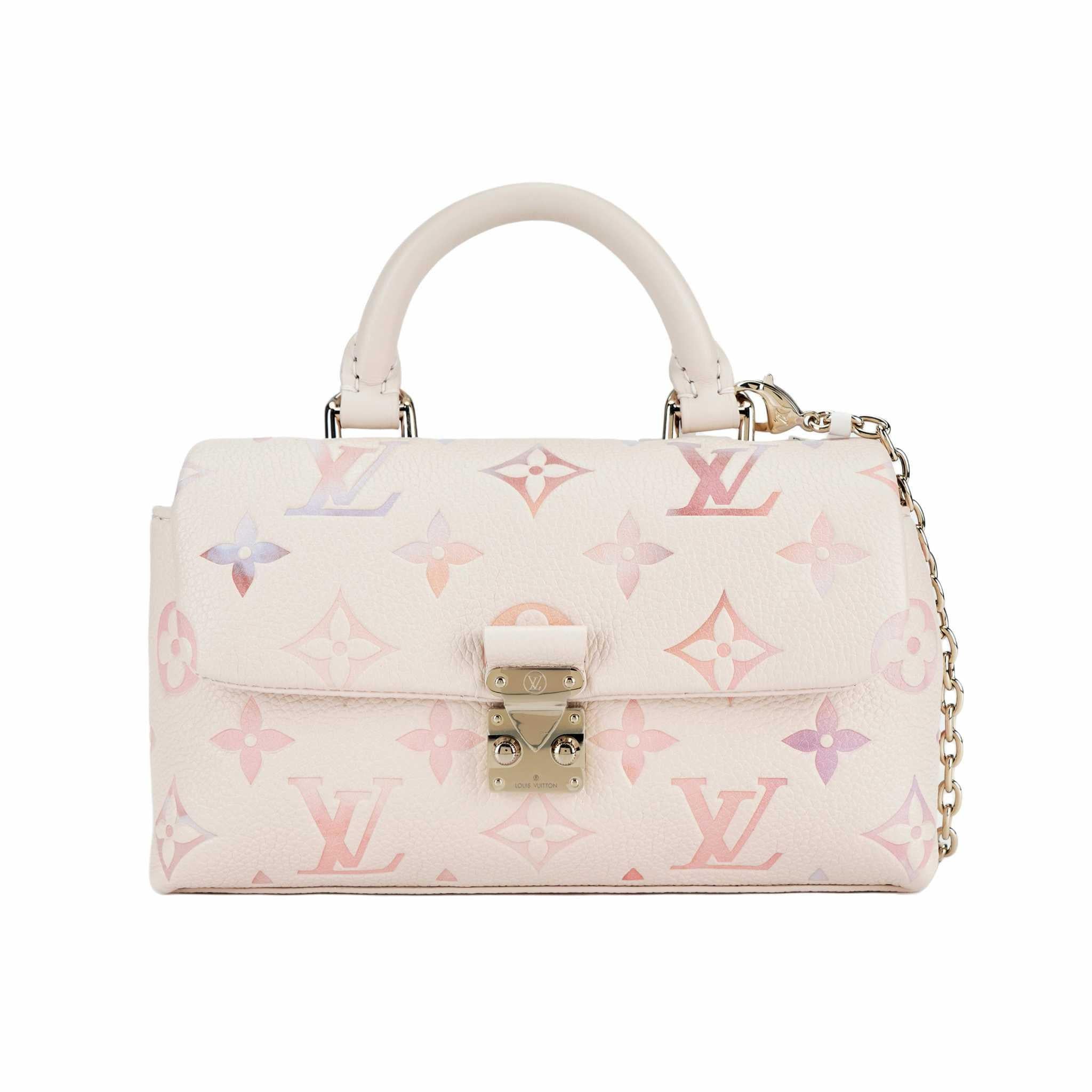 حقيبة Louis Vuitton Monogram بألوان باستيل متدرجة.