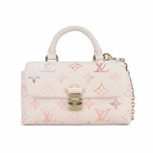 حقيبة Louis Vuitton Monogram بألوان باستيل متدرجة.
