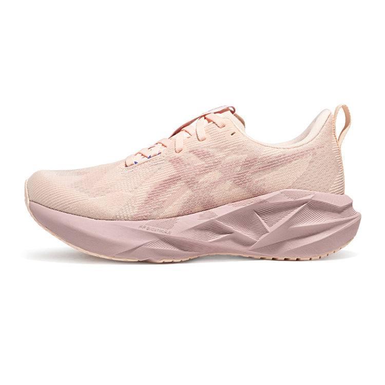 ASICS NOVABLAST Lightweight.