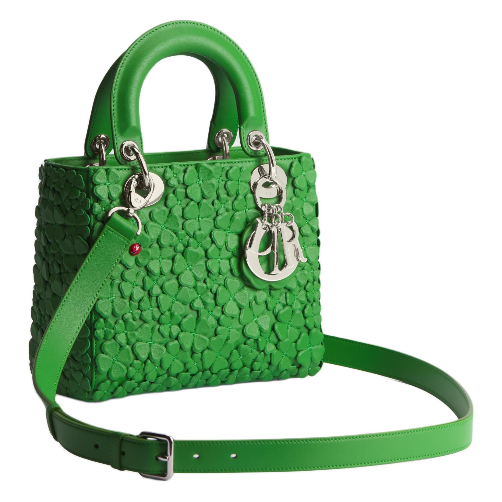 حقيبة يد Lady Dior خضراء بنقشة البرسيم ثلاثية الأبعاد