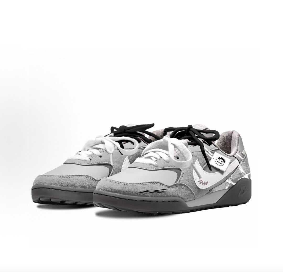 حذاء Nike رياضي رمادي بتصميم عصري مريح