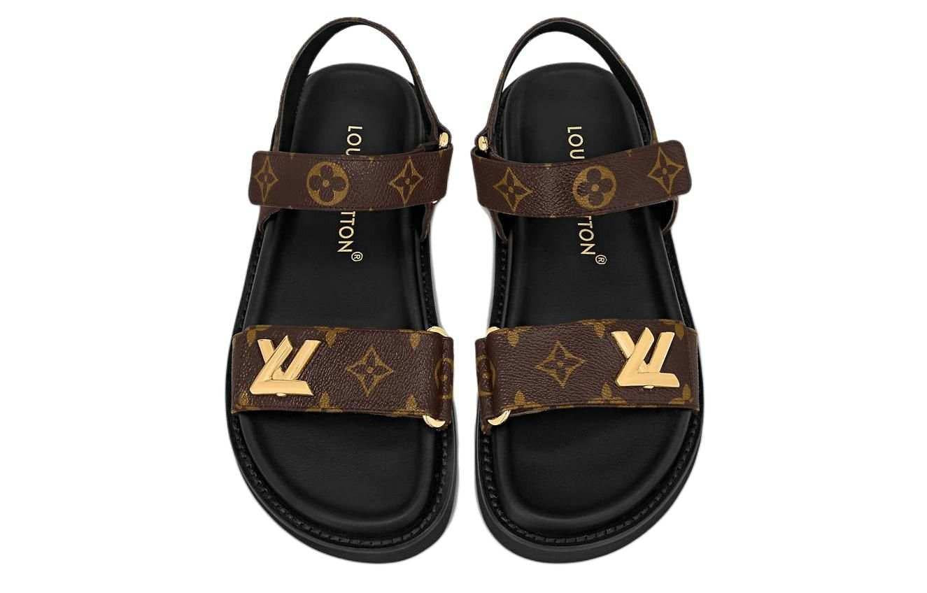 صندل Louis Vuitton فلات بنقشة Monogram وشعار ذهبي فاخر.