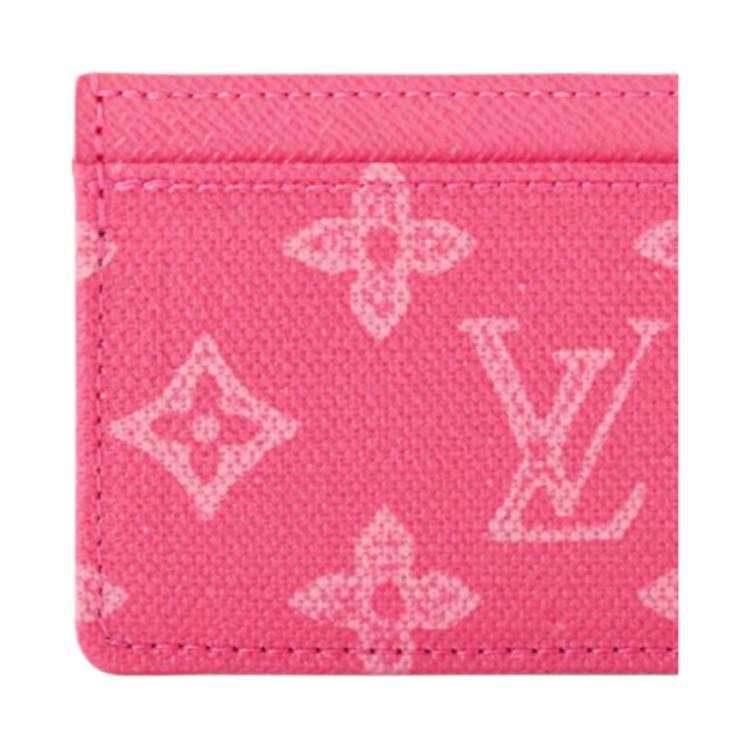 محفظة بطاقات Card Holder وردية بنقشة Monogram.