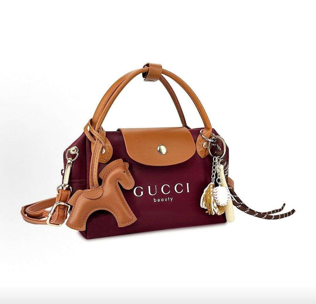 حقيبة كتف GUCCI beauty لون عنابي.