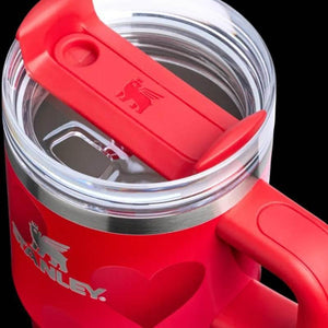 كوب Stanley Tumbler إصدار باللون الأحمر مع قلوب 591ml ❤️✨.