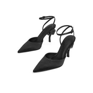 حذاء سلينج باك ساتان أسود بكعب الزهرة الأنثوي والراقي من Charles & Keith Heels 🖤✨.