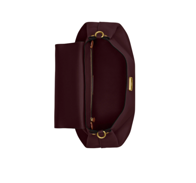 شنطة كوتش COACH ROGUE 35 جلد ناعم عنابي مع حزام قابل للتعديل ولمسات ذهبية فاخرة