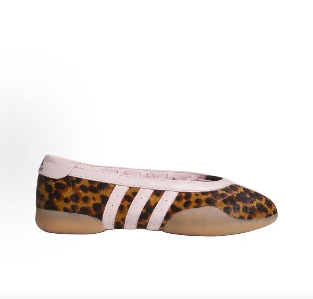 حذاء Adidas نسائي كاجوال مريح بنقشة الفهد الوردي