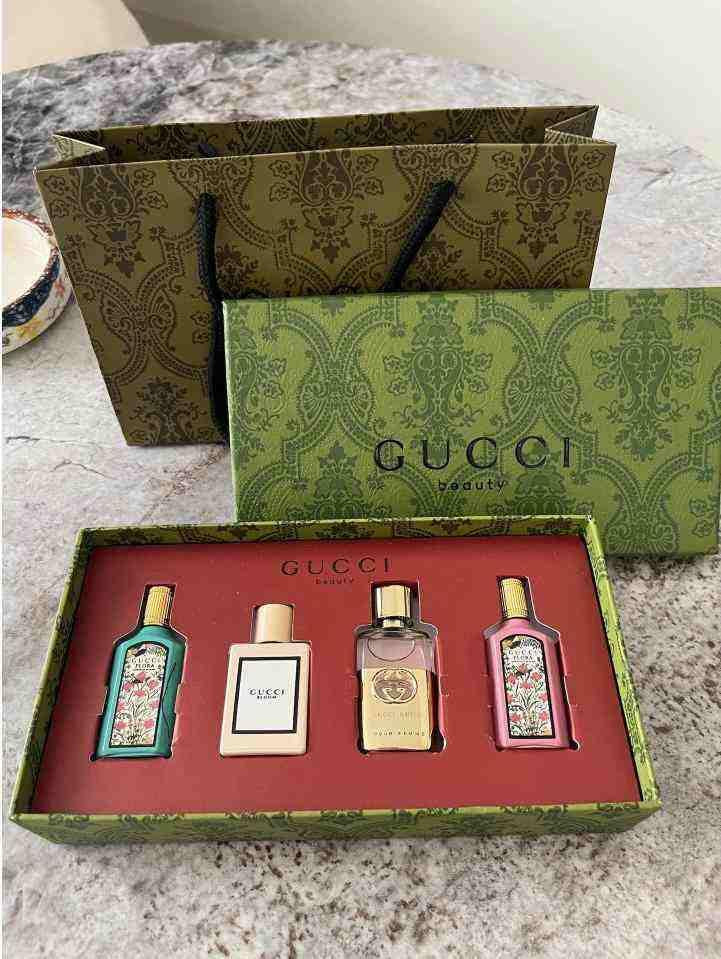 مجموعة عطور قوتشي بيوتي - 4 عطور فاخرة بحجم مصغر عطر قوتشي.