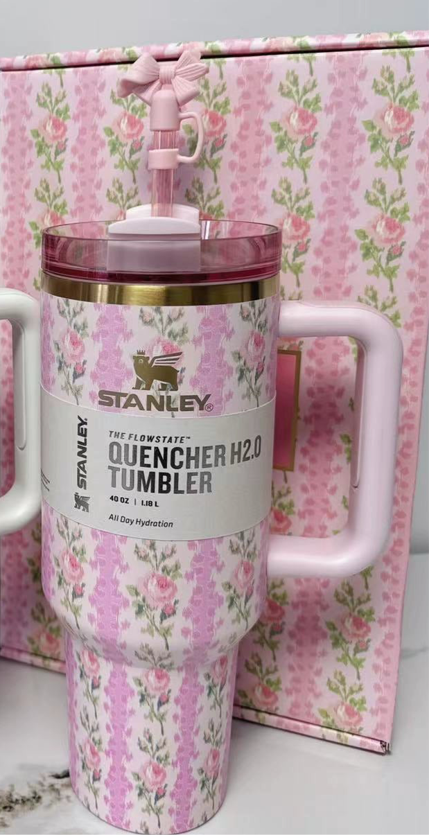 كوب Stanley Quencher H2.0 بنقوش زهور LoveShackFancy.