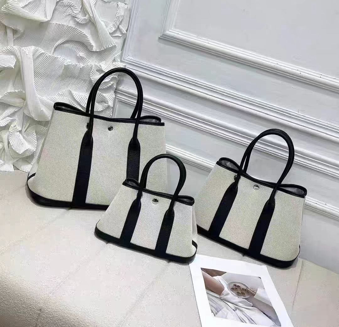 حقيبة Canvas Tote نسائية بتصميم كلاسيكي راقٍ