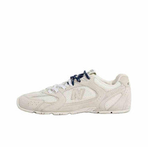 سنيكيرز New Balance من الشبك والجلد السويديNew Balance X Miu Miu.