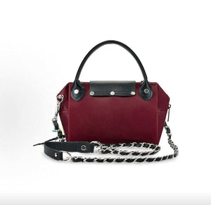 حقيبة يد GUCCI beauty عنابية بحزام كتف.