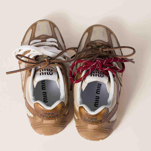 سنيكيرز New Balance X Miu Miu 530 SL deco من جلد العجل.