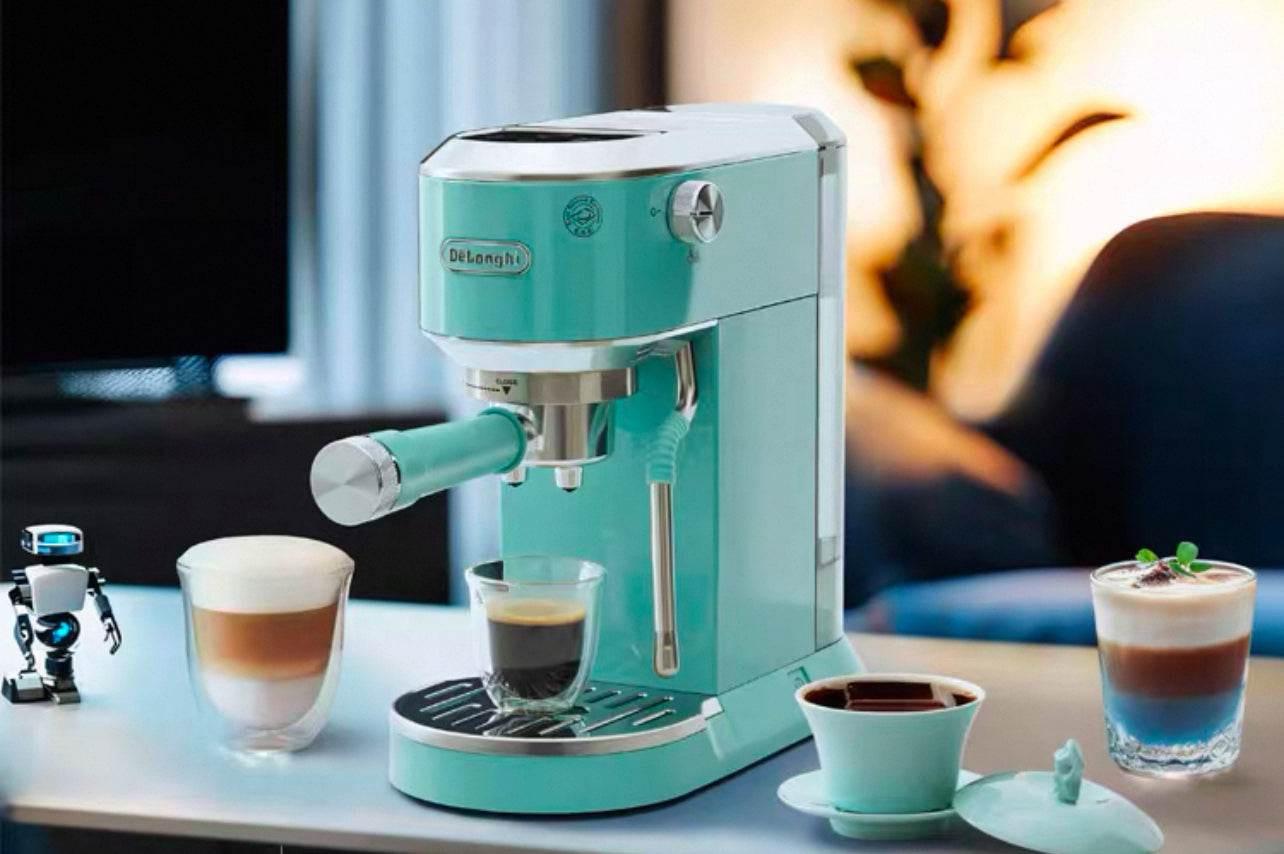 ماكينة DeLonghi لتحضير Espresso و Cold Brew بتصميم أنيق.