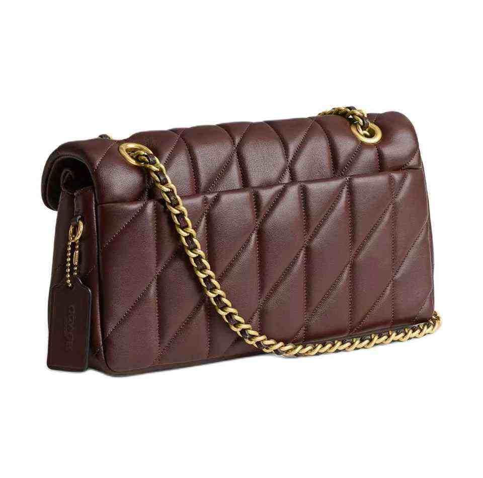 حقيبة Coach كتف جلد مبطن Quilted باللون البني الغامق.