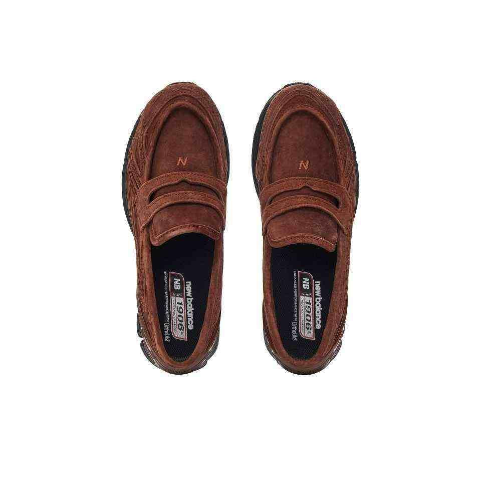 Top-down perspective tailored for نيو بالانس للنساء والرجال highlighting the inner footbed and comfort.