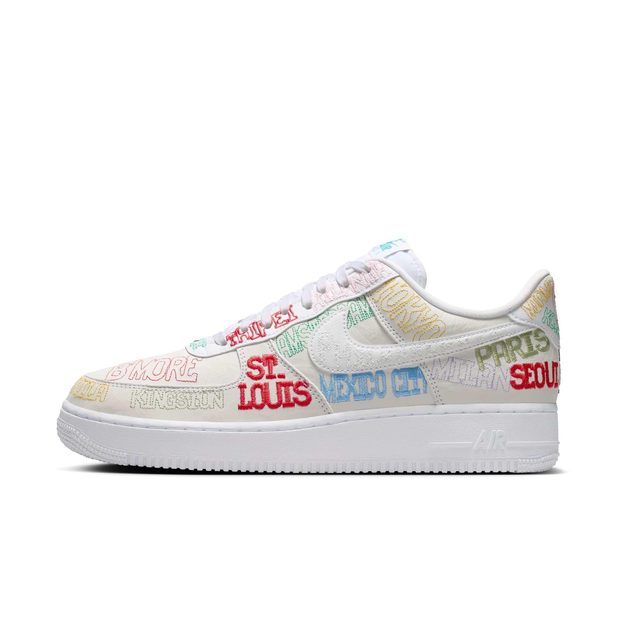 When looking for unique styles, Nike Shoes feature the amazing حذاء Air Force 1 Low أبيض بتطريز مدن العالم مع روعة حذاء نايك الأصلي للوثوقية، إلى جانب تصاميم شوز نايك ومواصفات nike schuhe.