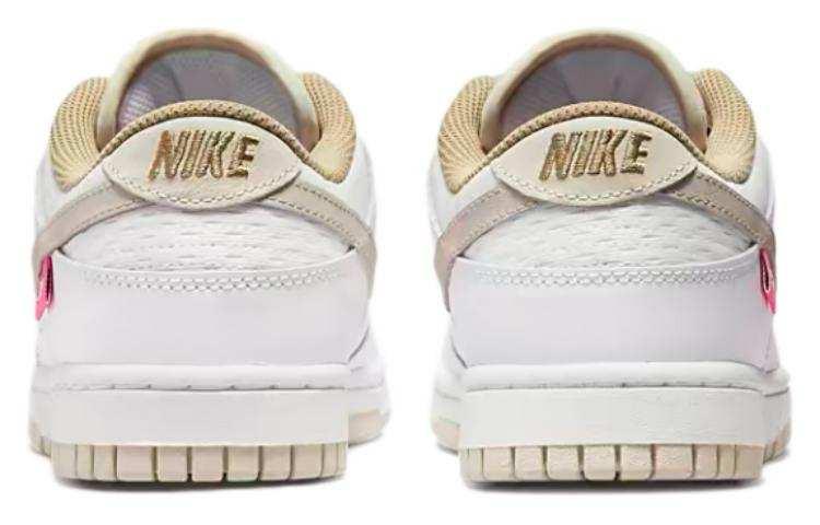 The rear view showcases Nike Shoes details, combining the حذاء نايك الأصلي مع ميزات حذاء Nike Dunk Low رياضي باللون الأبيض والوردي وجودة شوز نايك وتشكيلة nike schuhe.