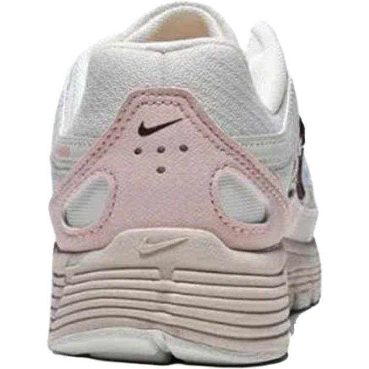The rear view showcases Nike Shoes details, combining the حذاء نايك الأصلي مع ميزات حذاء Nike P-6000 بلون بيج ورمادي وزهري وجودة شوز نايك وتشكيلة nike schuhe.
