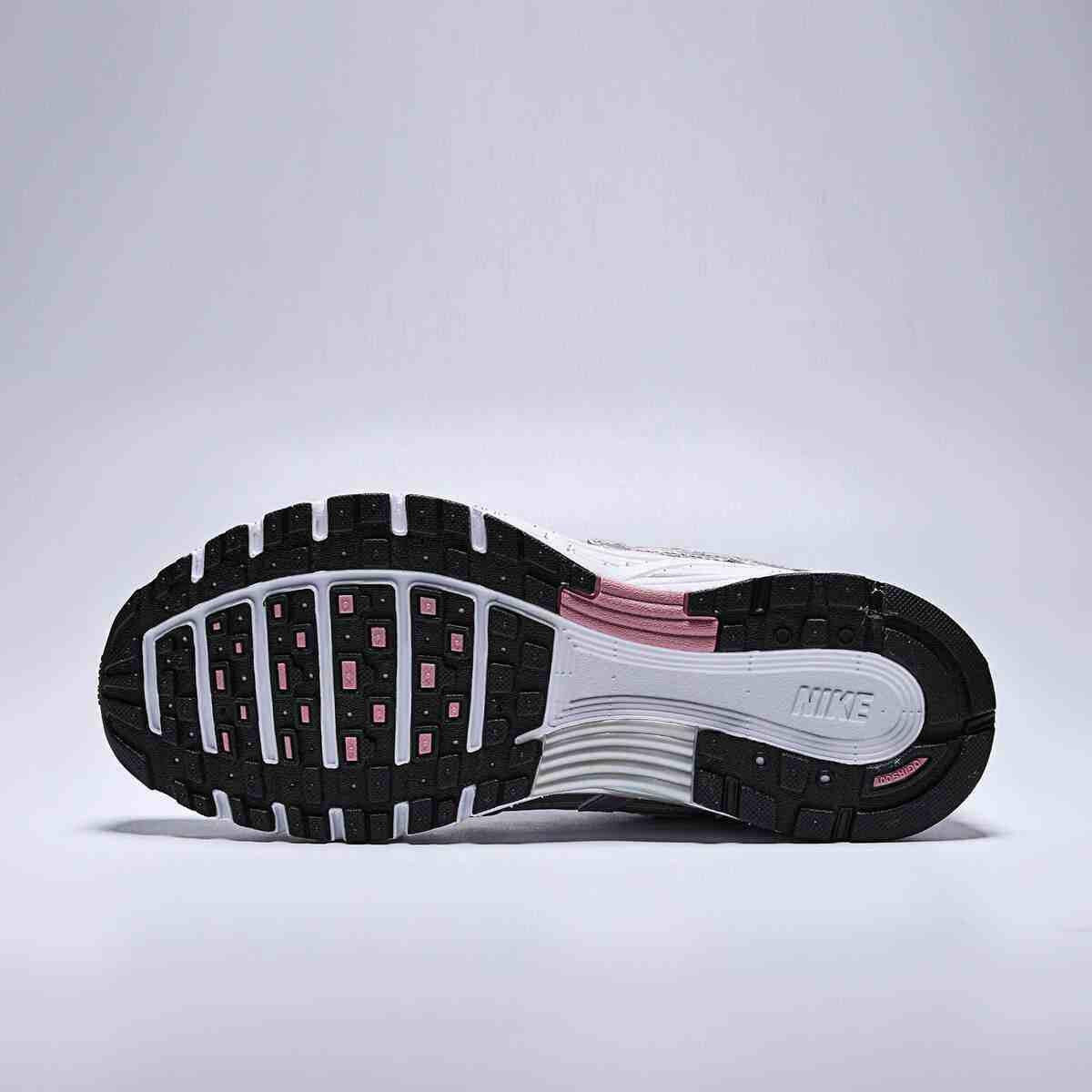 Inspect the durable outsole of Nike Shoes and حذاء نايك الأصلي الذي يضمن راحة شوز نايك، مع ميزات حذاء Nike P-6000 للنساء لون أبيض وفضي ميتاليك ووردي ومواصفات nike schuhe.