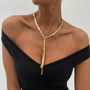 طقم عقد وأقراط Snake Chain بتصميم عصري ذهبي وفضي.