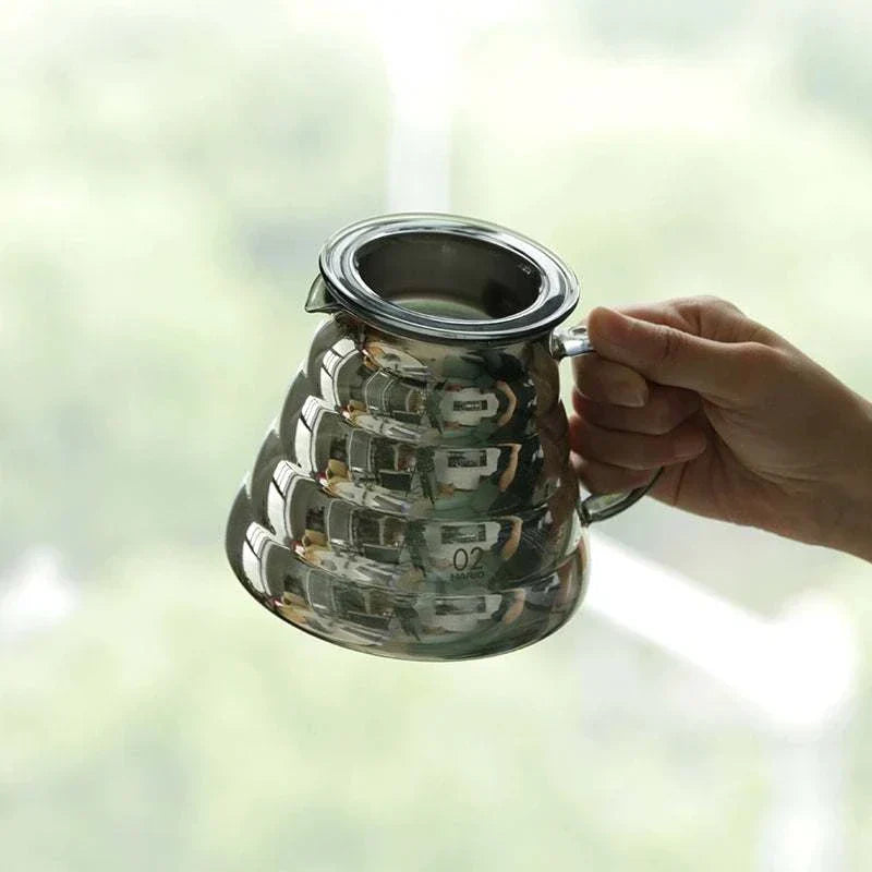 إبريق تقديم القهوة المقطرة Hario V60 بسعة 600ml ولون فضي مميز.