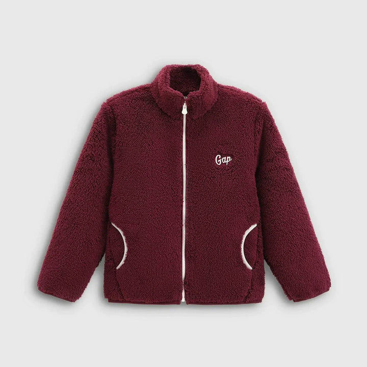 جاكيت شيربا عنابي للأطفال من Gap Girls بتصميم دافئ وأنيق للخريف 2025