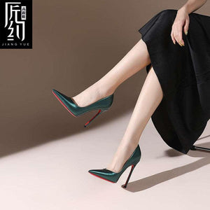 Christiana حذاء Stilettos نسائي كلاسيك بلون أخضر زمردي وكعب أحمر فاخر.