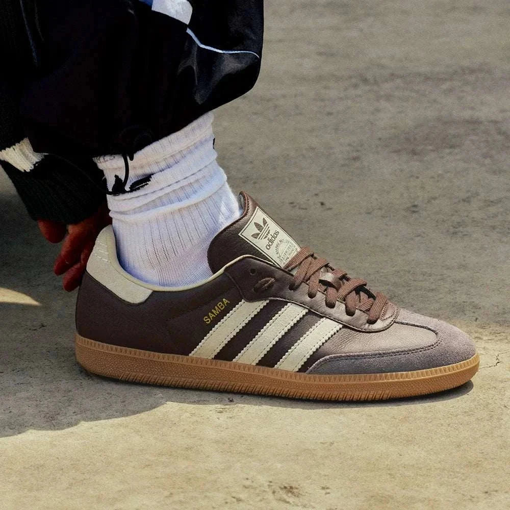 أحذية "T Shoes" SAMBA OG الكلاسيكية المستوحاة من أحذية التدريب الألمانية، للرجال والنساء.