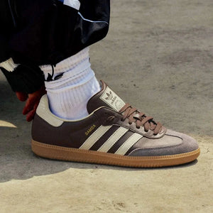 أحذية "T Shoes" SAMBA OG الكلاسيكية المستوحاة من أحذية التدريب الألمانية، للرجال والنساء.