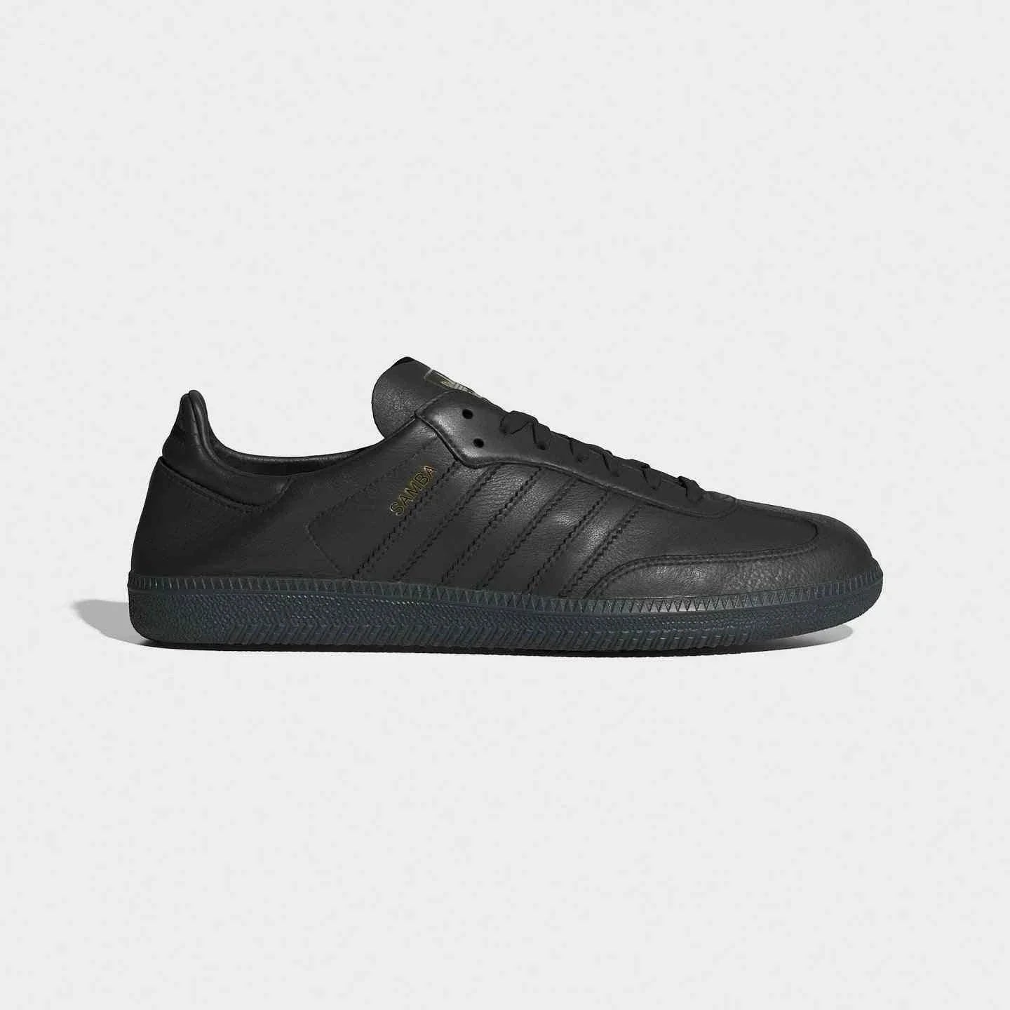 Adidas حذاء سامبا ديكون الرياضي من أديداس.