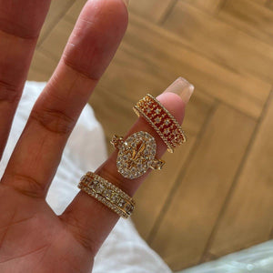 خاتم ذهبي بتصميم Oval مرصع بـ Zircon فخم.