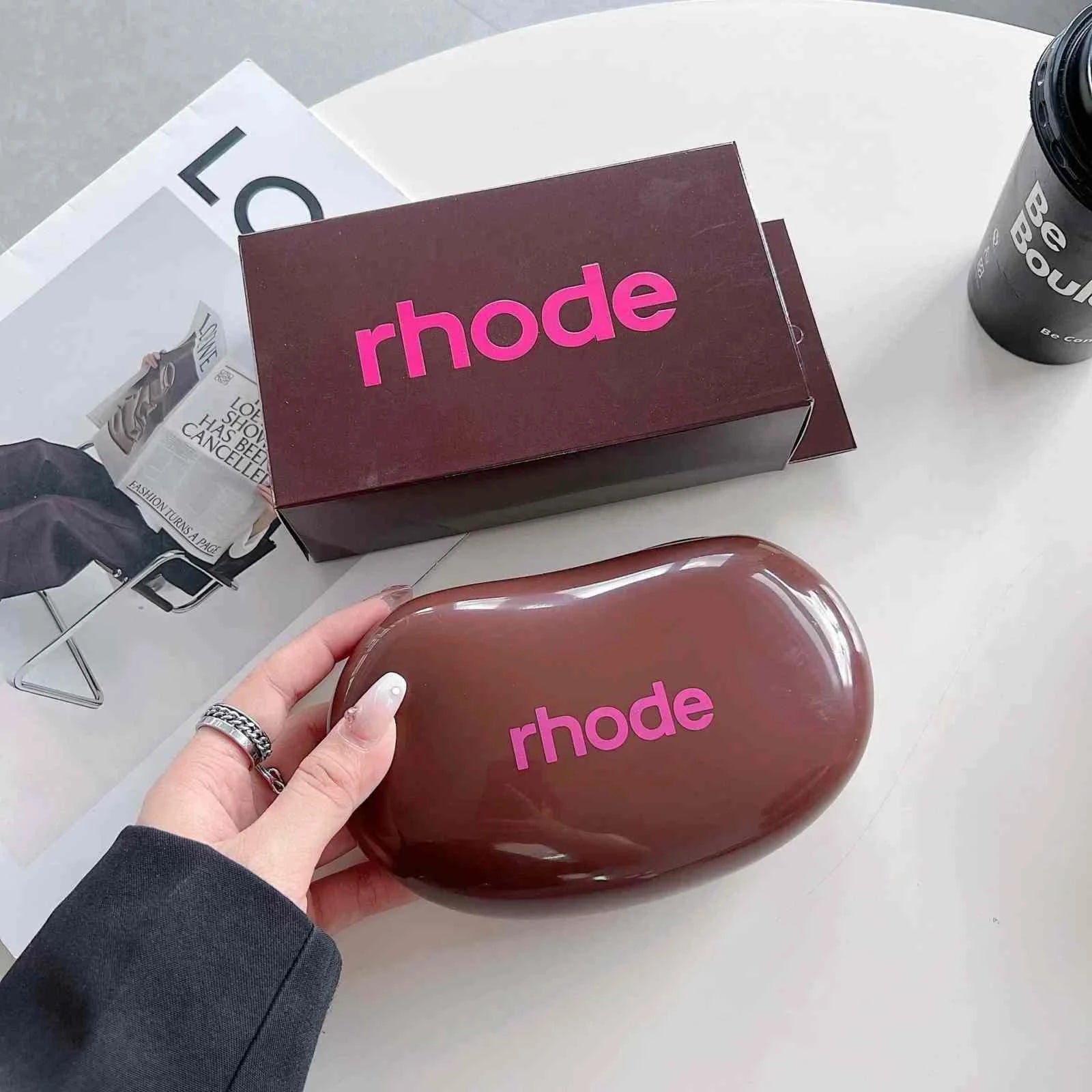 رود Rhode حقيبة أصلية بألوان متنوعة لحماية مستحضرات التجميل.