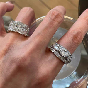 طقم خواتم مرصعة بـ Zircon بتصميم فخم ولامع.