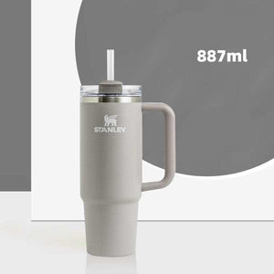 كوب Stanley Quencher الأصلي بحجم 887 مل مع مقبض مريح.