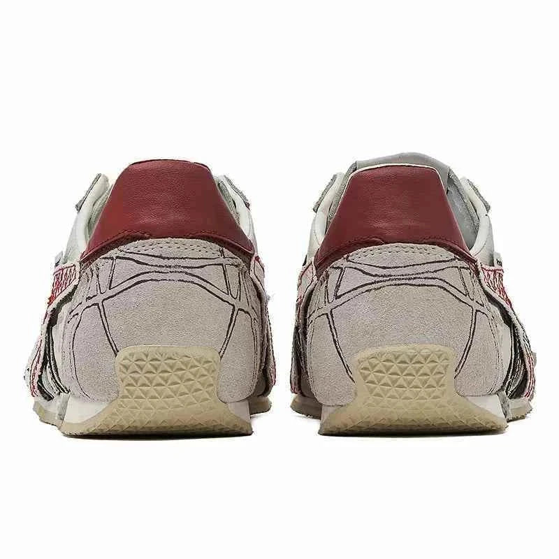 حذاء PandaPrank Onitsuka Tiger رياضي أبيض بتصميم عصري فريد.