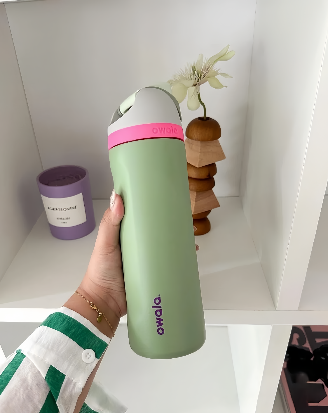 زجاجة مياه Owala أنيقة بعزل مزدوج وقشة مدمجة بتصميم عملي وعصري