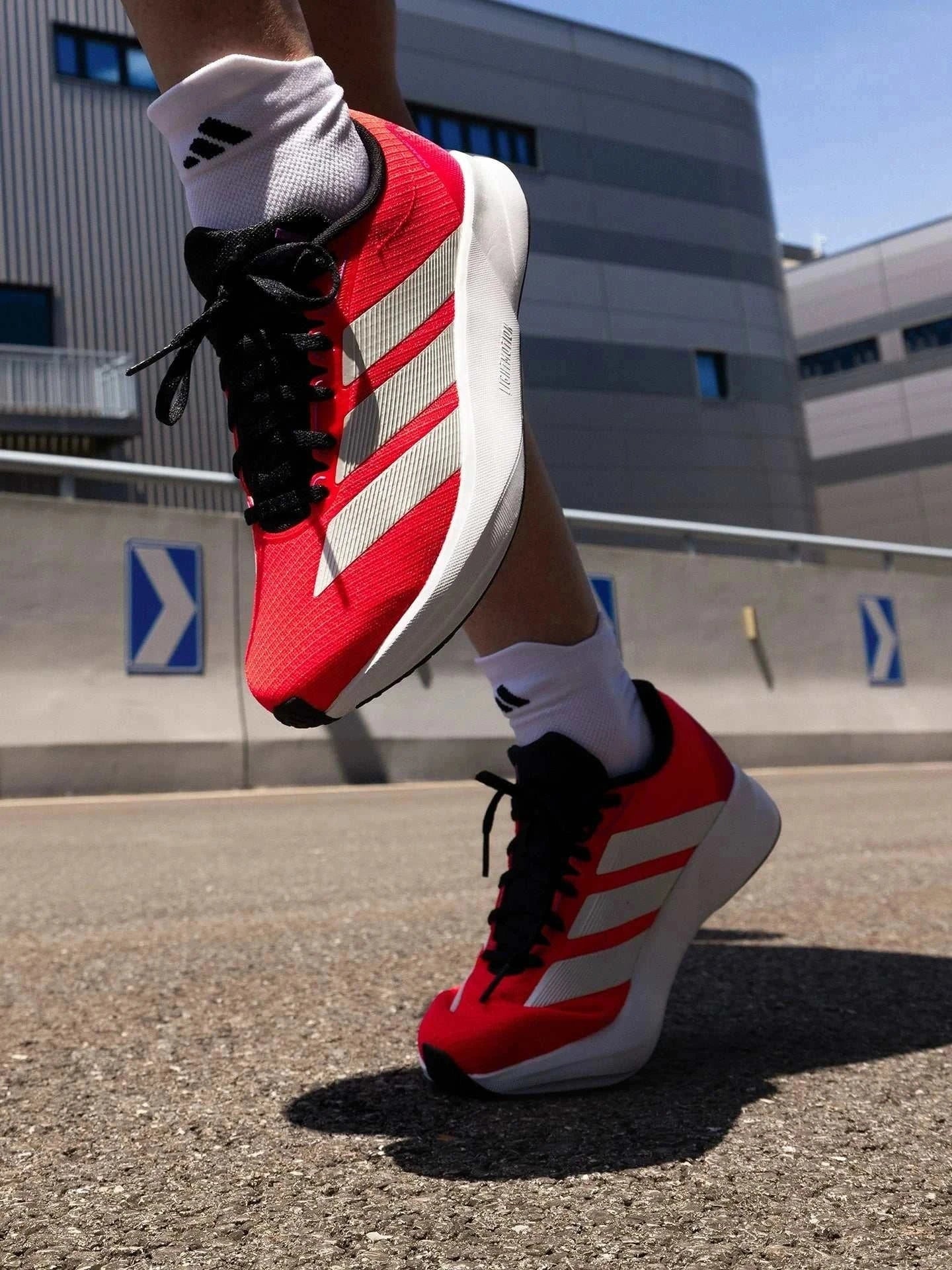 حذاء جري خفيف ومريح من أديداس adidas.