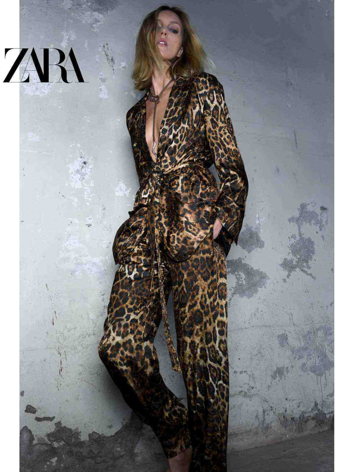 بليزر وجاكيت نسائي مزين بطبعة جاكار من مجموعة ZARA Special Selection بنمط جلد النمر
