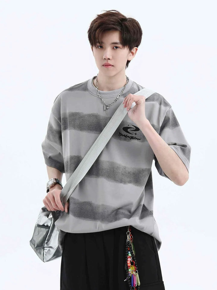 Men's Ice Silk oversized wrinkle-resistant T-shirt in gray stripes with casual fit and short sleeves
