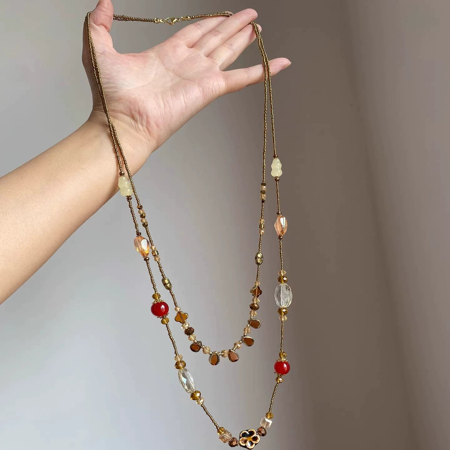 قلادة متعددة الطبقات بتصميم خرز ملون ونمط Boho.