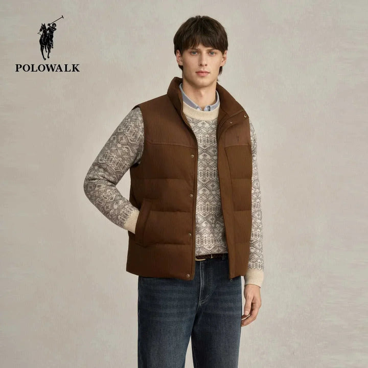 صديري شتوي مبطن رجالي بني فاخر من POLOWALK بتصميم عملي وأنيق مع ياقة عالية وجيوب جانبية دافئة