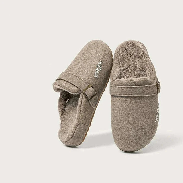 نعال منزلية من القطن مع بطانة فرو ووسادة ميموري فوم وقاعدة مضادة للانزلاق بلون رمادي هادئ