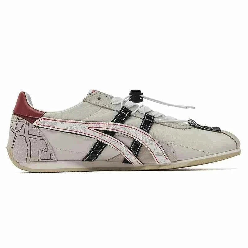 حذاء رياضي Onitsuka Tiger PandaPrank بتصميم عصري أبيض وأسود.